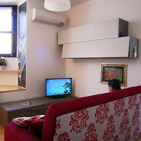 Aliflora Apartment